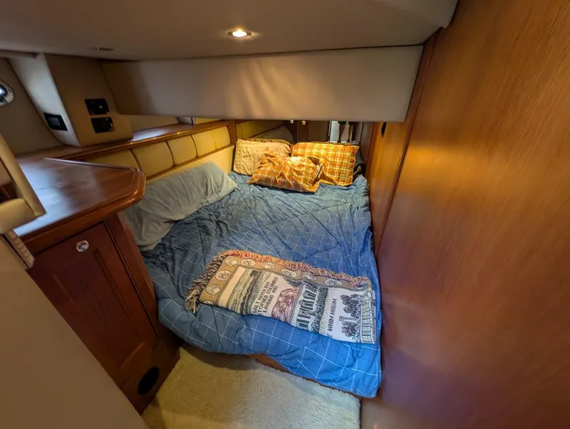 Slide: The Image of Cruisers Yachts 5000 Sport Sedan 2003 - 73