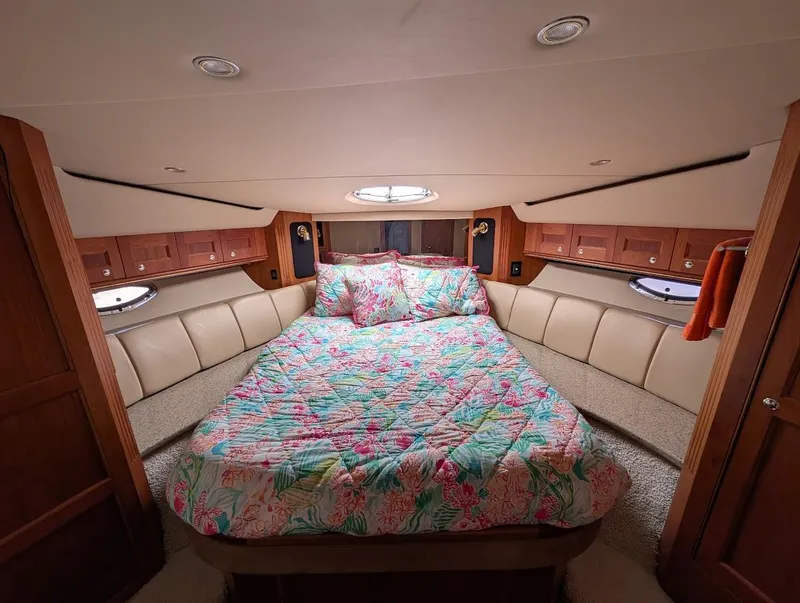 Slide: The Image of Cruisers Yachts 5000 Sport Sedan 2003 - 78