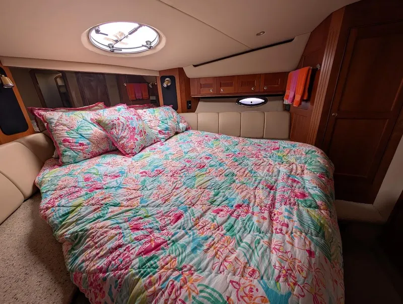 Slide: The Image of Cruisers Yachts 5000 Sport Sedan 2003 - 80