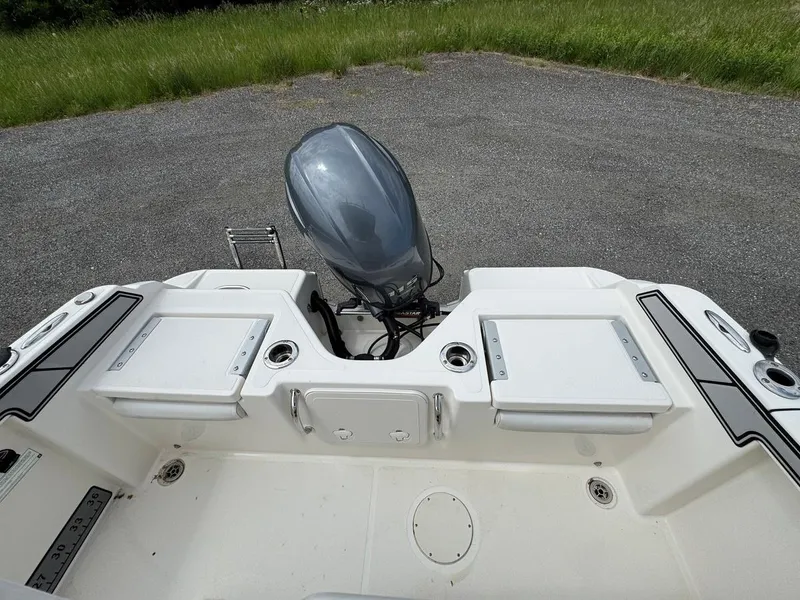 Slide: The Image of 2018 Wellcraft 182 Fisherman boat stern with outboard motor and storage compartments. - 14