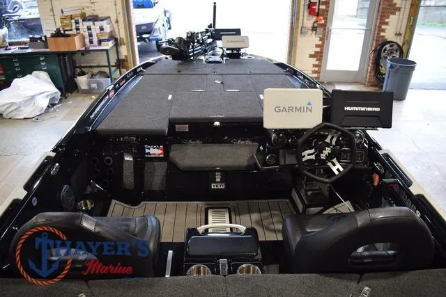 Slide: The Image of 2023 Bass Cat Puma STS boat interior with Garmin and Humminbird electronics. - 18