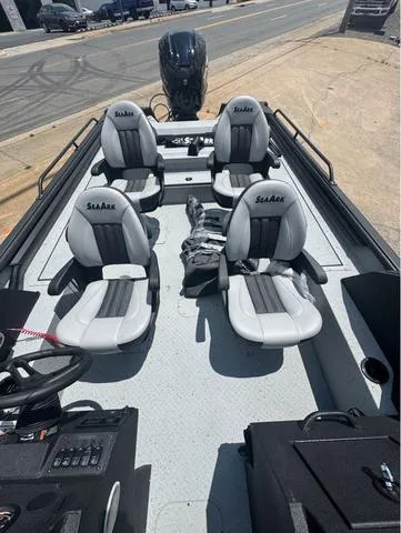 Slide: The Image of SeaArk Procat 240 - Yamaha 250 SHO 2025 - 6