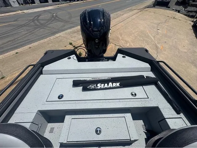 Slide: The Image of SeaArk Procat 240 - Yamaha 250 SHO 2025 - 7