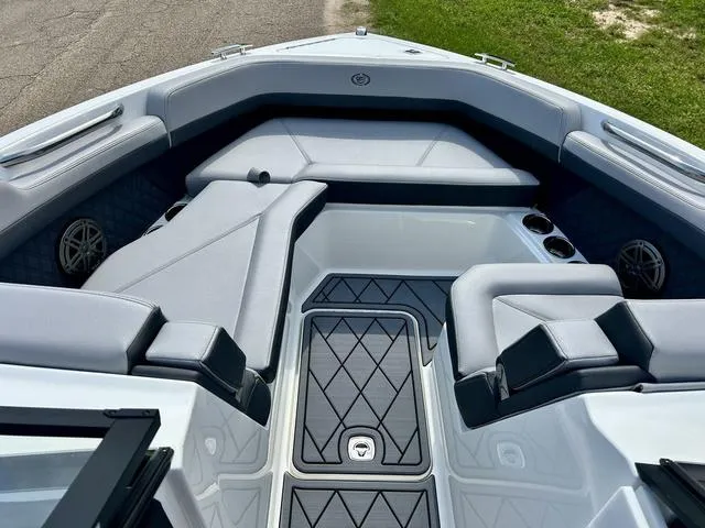 Slide: The Image of Cobalt R6 2025 - 12