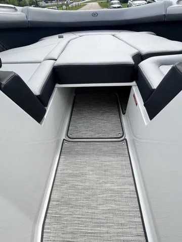 Slide: The Image of Cobalt R8 2025 - 15