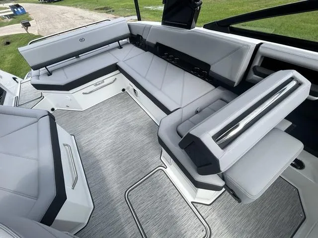 Slide: The Image of Cobalt R8 2025 - 29