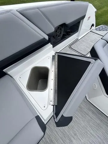 Slide: The Image of Cobalt R8 2025 - 40