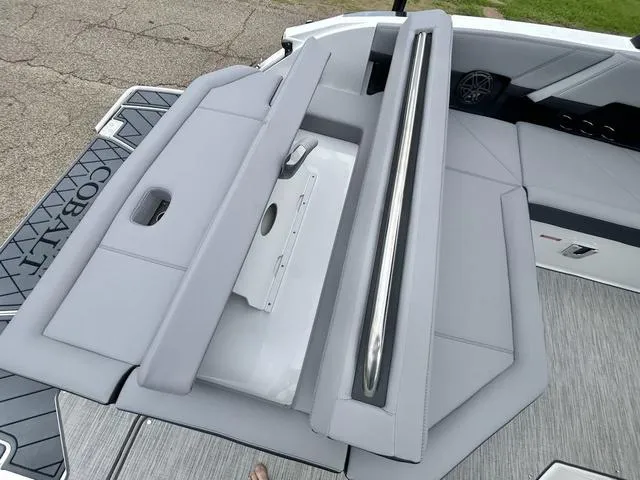 Slide: The Image of Cobalt R8 2025 - 50