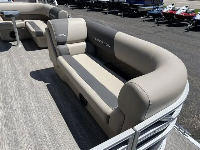 Slide: The Image of Bennington 22 SS SPS Tri-Toon Pontoon 2025 - 10