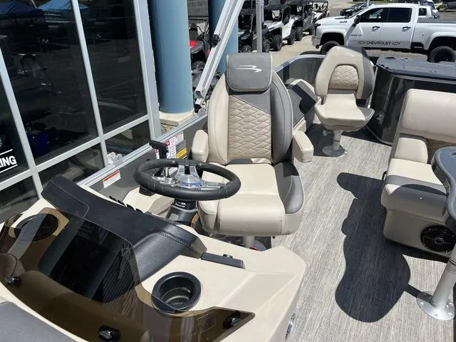 Slide: The Image of Bennington 22 SS SPS Tri-Toon Pontoon 2025 - 11