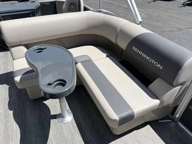 Slide: The Image of Bennington 22 SS SPS Tri-Toon Pontoon 2025 - 12