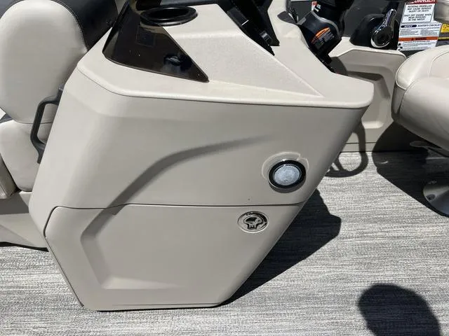 Slide: The Image of Bennington 22 SS SPS Tri-Toon Pontoon 2025 - 13