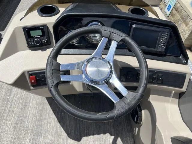 Slide: The Image of Bennington 22 SS SPS Tri-Toon Pontoon 2025 - 15