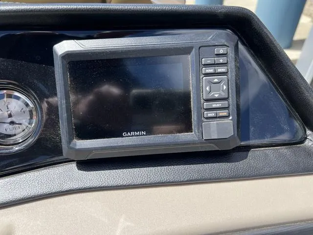 Slide: The Image of Bennington 22 SS SPS Tri-Toon Pontoon 2025 - 17