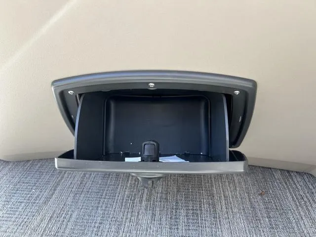 Slide: The Image of Bennington 22 SS SPS Tri-Toon Pontoon 2025 - 22