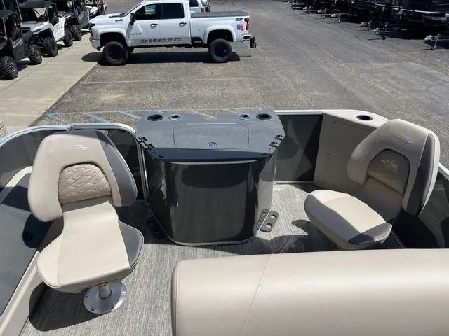 Slide: The Image of Bennington 22 SS SPS Tri-Toon Pontoon 2025 - 26