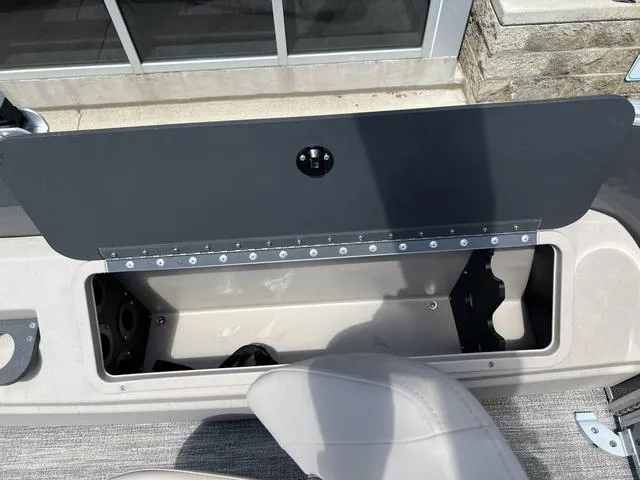 Slide: The Image of Bennington 22 SS SPS Tri-Toon Pontoon 2025 - 27