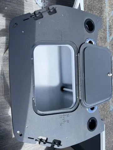 Slide: The Image of Bennington 22 SS SPS Tri-Toon Pontoon 2025 - 30