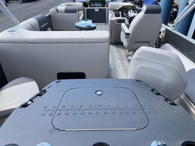 Slide: The Image of Bennington 22 SS SPS Tri-Toon Pontoon 2025 - 33