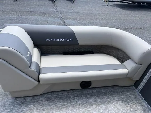 Slide: The Image of Bennington 22 SS SPS Tri-Toon Pontoon 2025 - 35