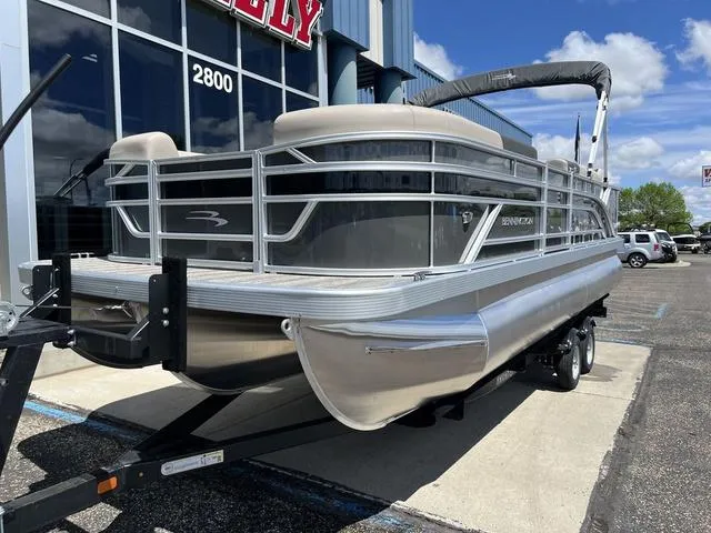 Slide: The Image of Bennington 22 SS SPS Tri-Toon Pontoon 2025 - 6