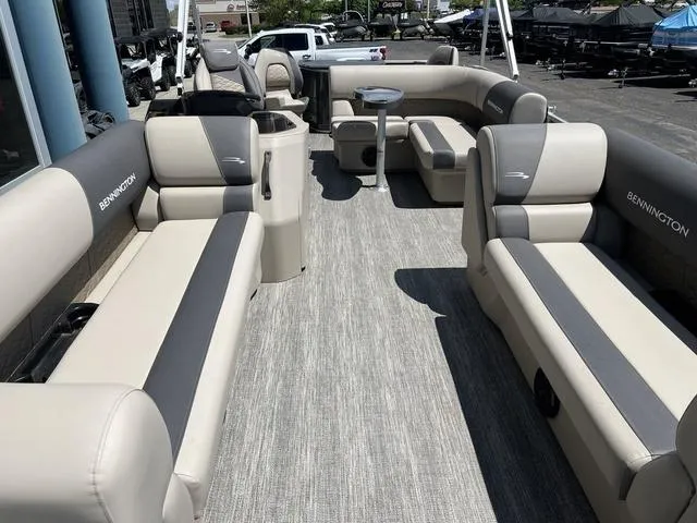 Slide: The Image of Bennington 22 SS SPS Tri-Toon Pontoon 2025 - 8
