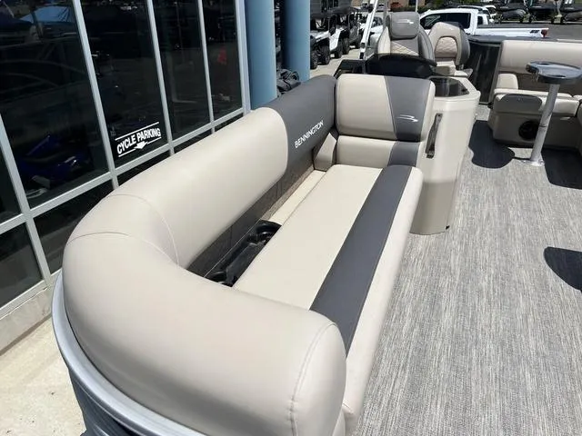 Slide: The Image of Bennington 22 SS SPS Tri-Toon Pontoon 2025 - 9