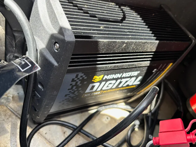 Slide: The Image of Minn Kota digital charger in 2012 Bass Tracker PRO TEAM 190 boat. - 9