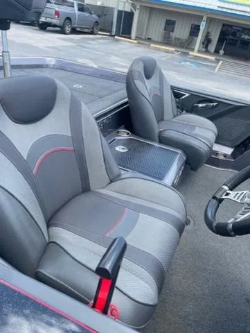 Slide: The Image of Ranger Z521L 2018 - 10