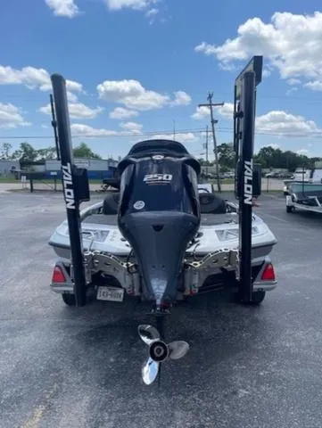 Slide: The Image of Ranger Z521L 2018 - 15