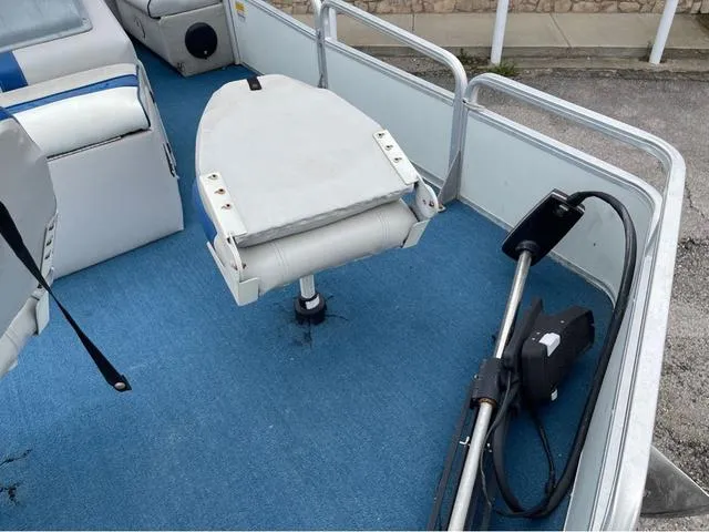 Slide: The Image of 1995 Sun Tracker BASS BUGGY 18 interior with blue carpet and fishing seat. - 8