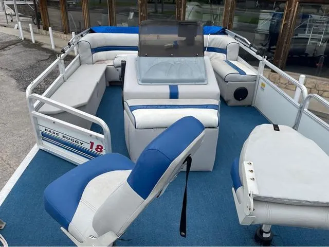 Slide: The Image of 1995 Sun Tracker BASS BUGGY 18 pontoon boat with blue and white seating. - 9