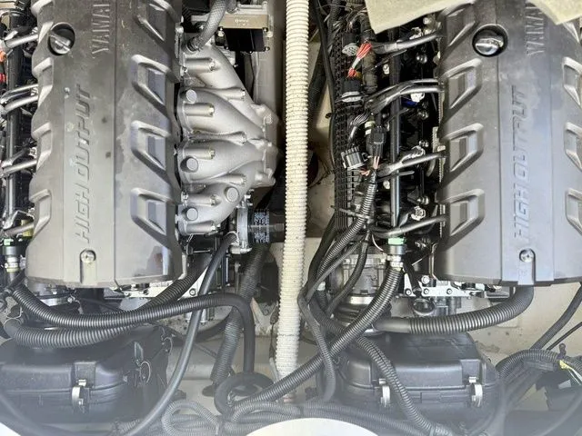 Slide: The Image of Yamaha 212 Limited S 2017 - 12