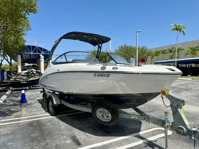 Slide: The Image of Yamaha 212 Limited S 2017 - 3