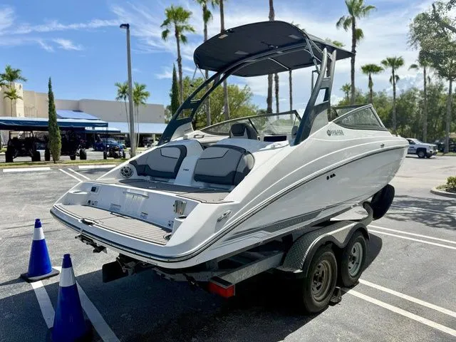 Slide: The Image of Yamaha 212 Limited S 2017 - 5