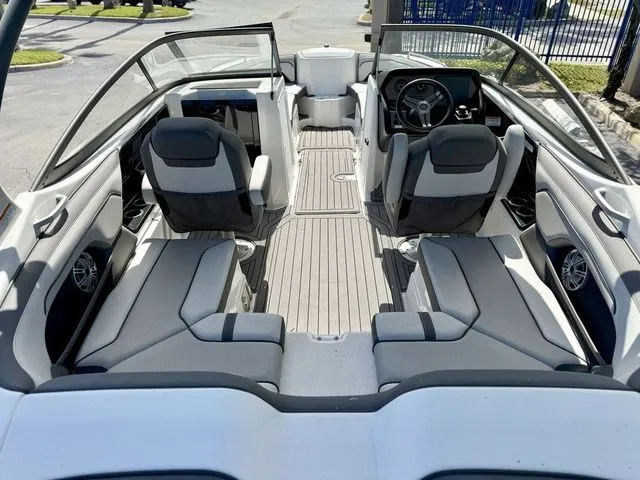 Slide: The Image of Yamaha 212 Limited S 2017 - 8