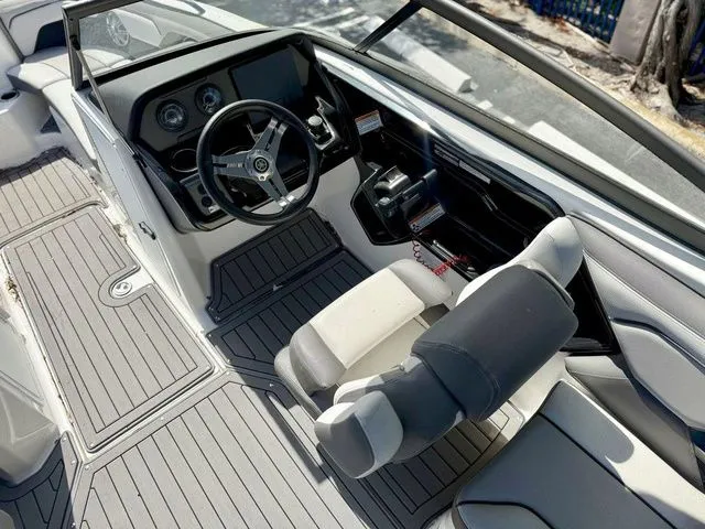 Slide: The Image of Yamaha 212 Limited S 2017 - 9