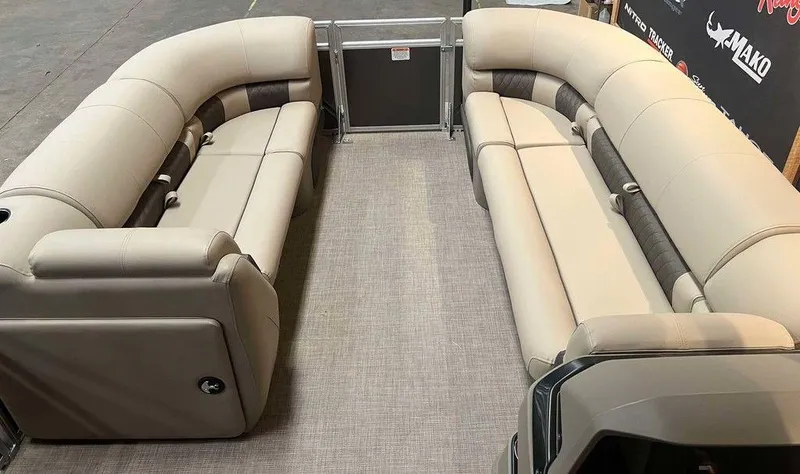 Slide: The Image of 2025 Sun Tracker PARTY BARGE® 20 DLX interior with spacious seating and modern design. - 6