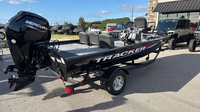 Slide: The Image of Tracker BASS TRACKER CLASSIC XL W/50 HP 2025 - 5