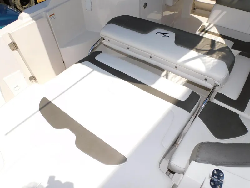 Slide: The Image of Monterey 260 SCR 2011 - 56