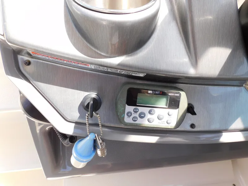 Slide: The Image of Monterey 260 SCR 2011 - 70