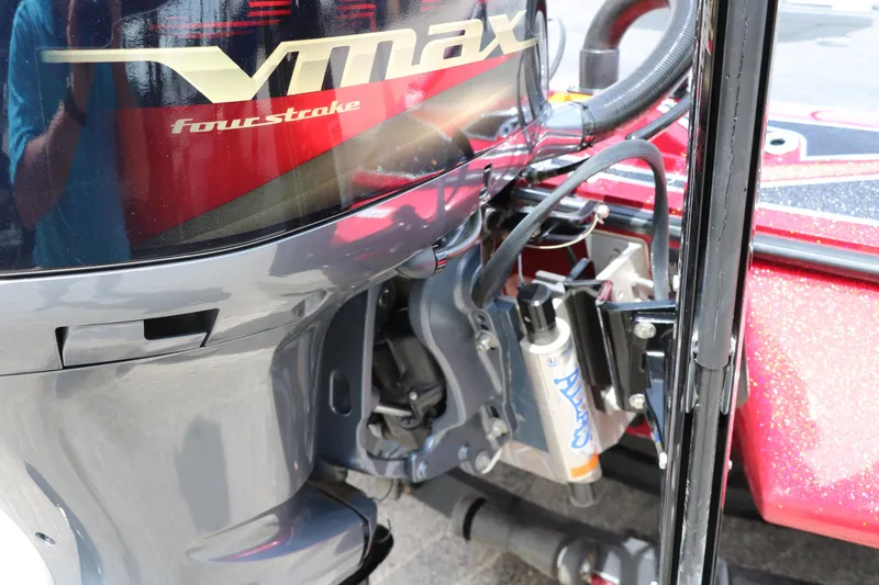 Slide: The Image of 2019 Skeeter FX20 with VMAX four-stroke engine, close-up view. - 31