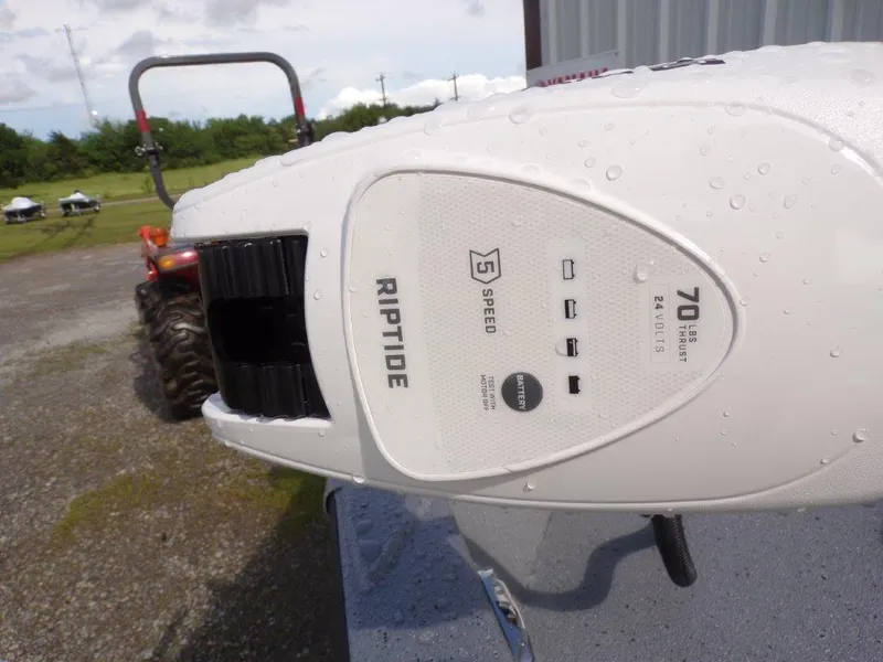 Slide: The Image of Riptide motor on 2025 Xpress H20BAY boat, featuring 5-speed control and 70 lbs thrust. - 18