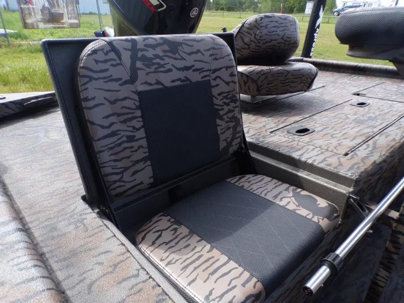 Slide: The Image of 2025 Xpress XP20CC boat seat with camouflage pattern and black accents. - 10