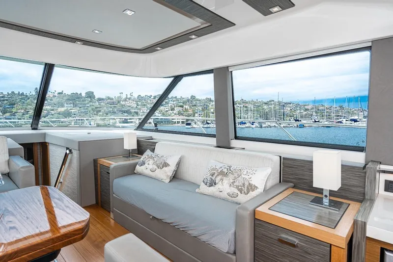 Slide: The Image of Tiara F 53 2019 - 50