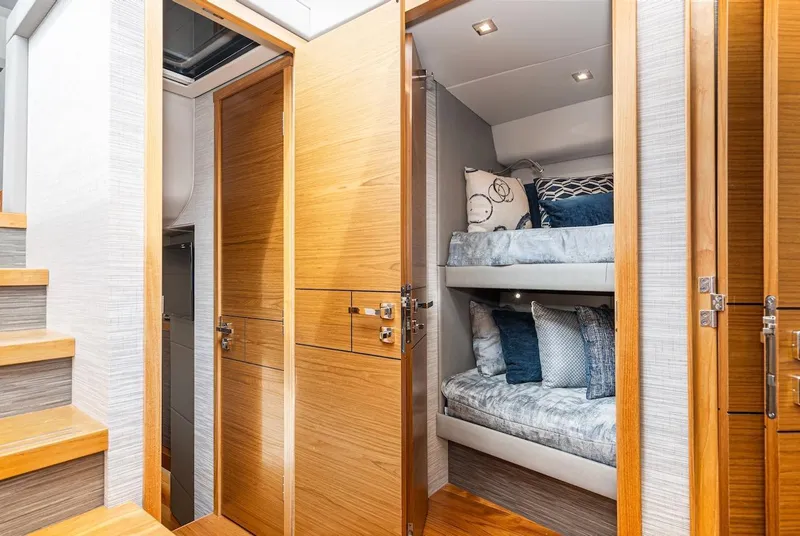 Slide: The Image of Tiara F 53 2019 - 53