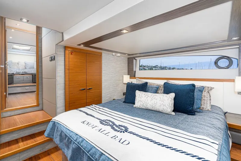 Slide: The Image of Tiara F 53 2019 - 54