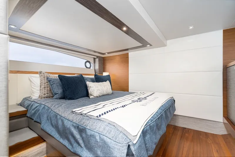 Slide: The Image of Tiara F 53 2019 - 55