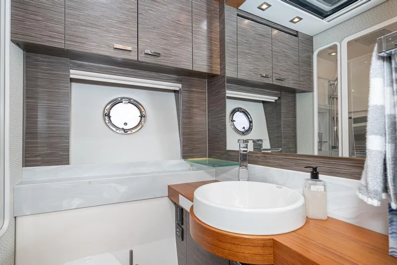 Slide: The Image of Tiara F 53 2019 - 59