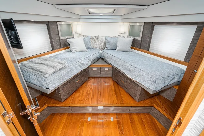 Slide: The Image of Tiara F 53 2019 - 61